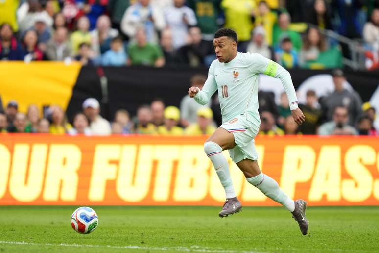 FOXBOROUGH, MASSACHUSETTS &ndash; MARCH 26: Kylian Mbappe of France runs with the ball during the international friendly match between Brazil and France at Gillette Stadium on March 26, 2026 in Foxborough, Massachusetts. (Photo by Michael Owens/Getty Images)