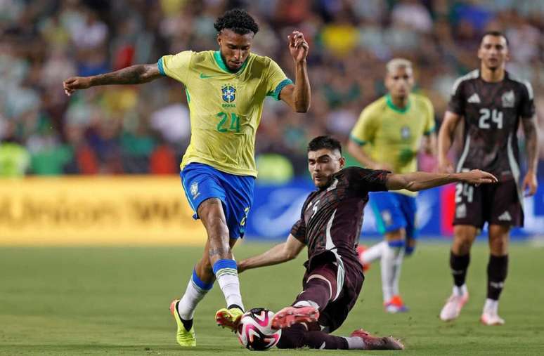 Ederson foi escolhido por Ancelotti em vez de outro lateral-direito &ndash;