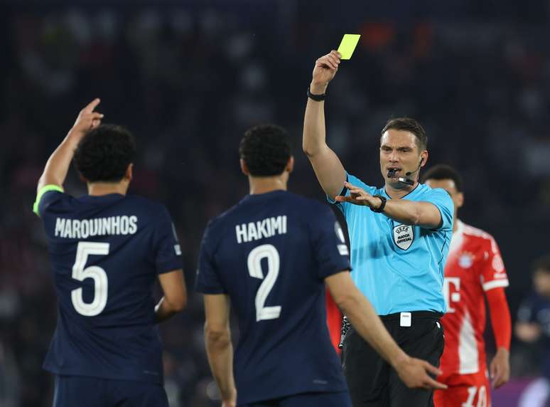 Sandro Schaerer durante o jogo de ida entre PSG e Bayern de Munique 
