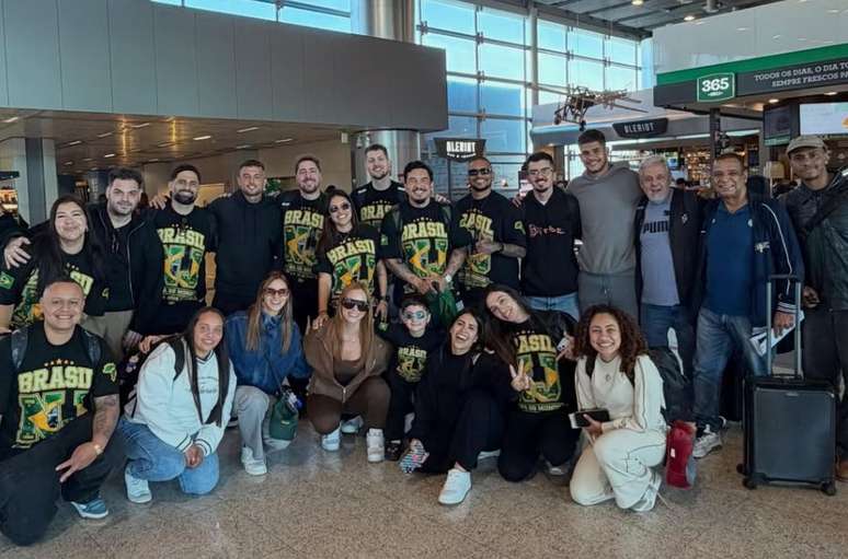 &lsquo;Par&ccedil;as&rsquo; de Neymar viajam para Copa uniformizados