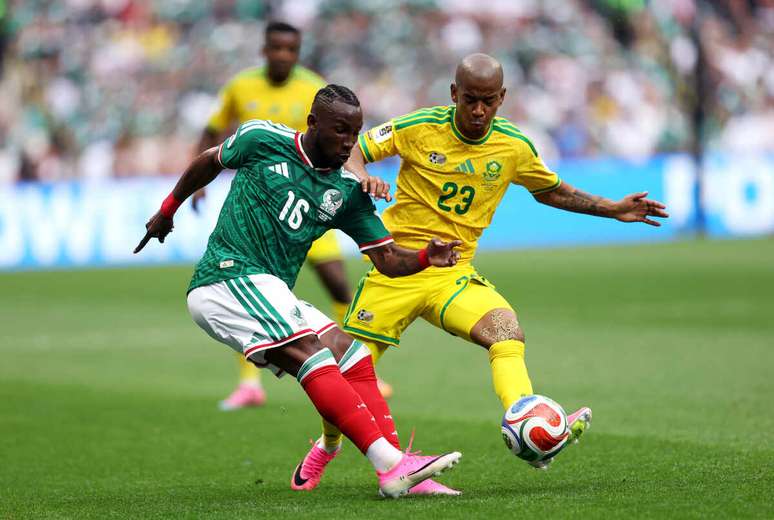 Qui&ntilde;ones foi o grande destaque do M&eacute;xico diante da &Aacute;frica do Sul (Photo by Luke Hales/Getty Images)