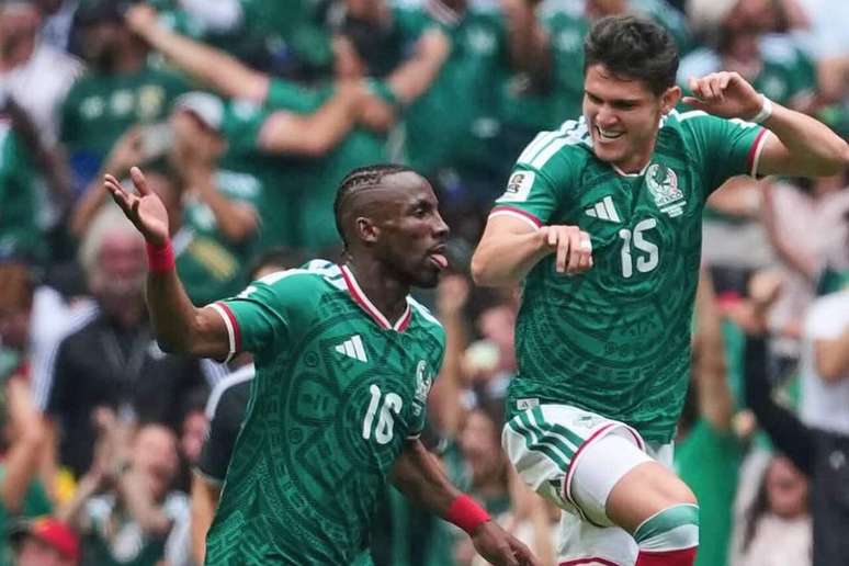 Qui&ntilde;ones celebra gol marcado contra &Aacute;frica do Sul &ndash;