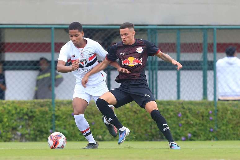 S&atilde;o Paulo sucumbiu &agrave; for&ccedil;a do Bragantino, em Cotia &ndash;