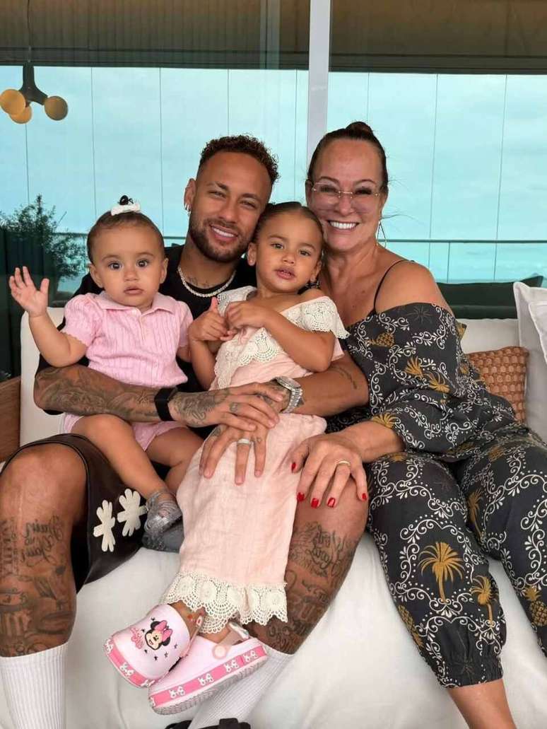 Neymar e fam&iacute;lia antes da Copa do Mund &ndash; Reprodu&ccedil;&atilde;o/ instagram @neymarjr