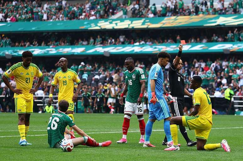 Yaya Sithole foi o primeiro jogador expulso da Copa do Mundo 2026