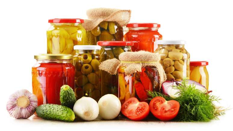 Mesmo com as ressalvas sobre o s&oacute;dio, os legumes enlatados podem fazer parte de um padr&atilde;o alimentar equilibrado, especialmente quando n&atilde;o h&aacute; acesso f&aacute;cil a produtos frescos ou quando o tempo para cozinhar &eacute; limitado &ndash; depositphotos.com / monticello