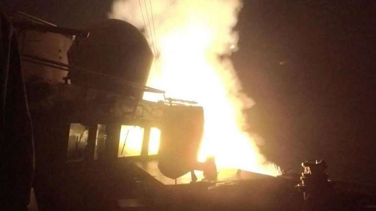 Explos&atilde;o e fogo