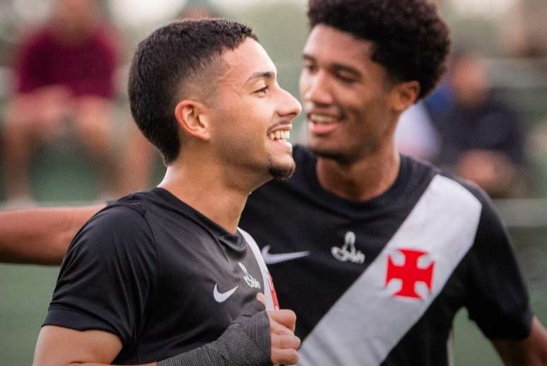 Pedro Augusto e Gustavo Guimar&atilde;es (Gustavinho, &agrave; esq.) marcaram para o Vasco &ndash;