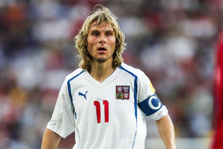 Nedved em a&ccedil;&atilde;o pela Rep&uacute;blica Tcheca como capit&atilde;o da equipe &ndash;
