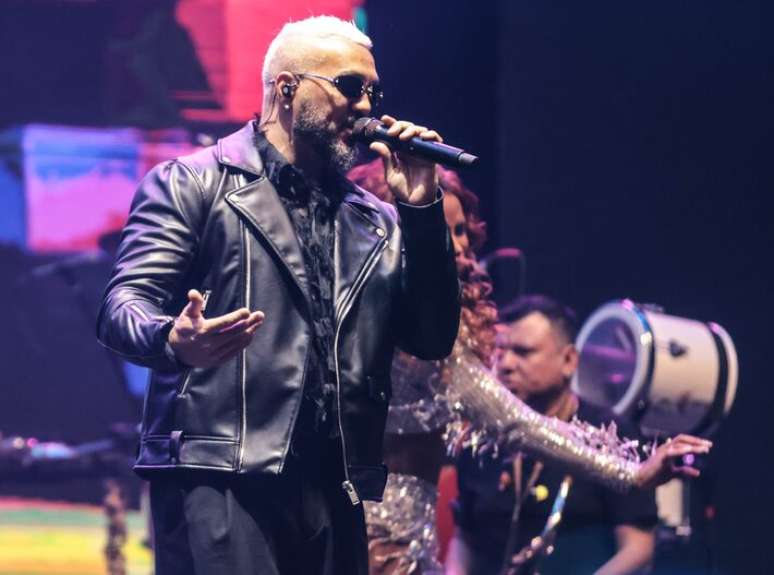 O cantor Belo faz show com m&uacute;sicas rom&acirc;nticas