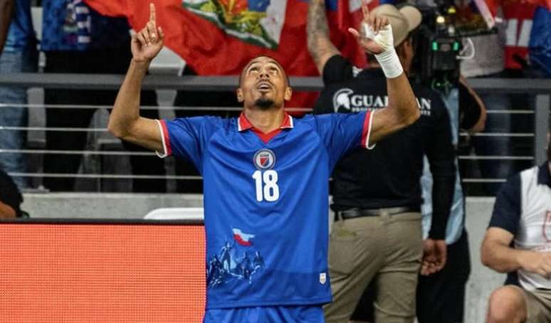 Camisa do Haiti possu&iacute;a refer&ecirc;ncia sobre a batalha da independ&ecirc;ncia do pa&iacute;s &ndash;