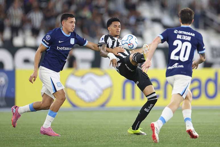 Newton perdeu espa&ccedil;o no Botafogo e entrou no radar do S&atilde;o Paulo &ndash;