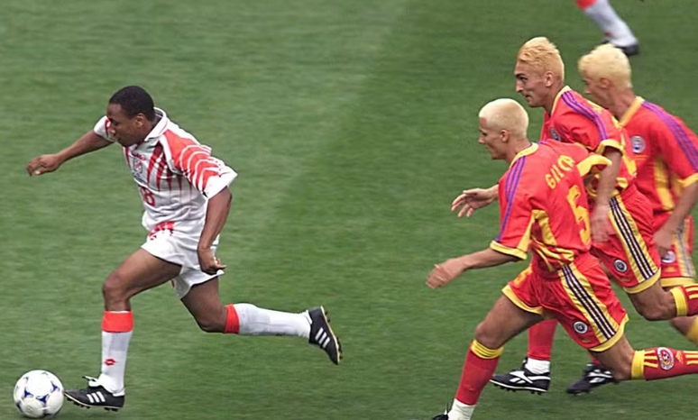 Sele&ccedil;&atilde;o da Rom&ecirc;nia e o 'loiro pivete' em 1998