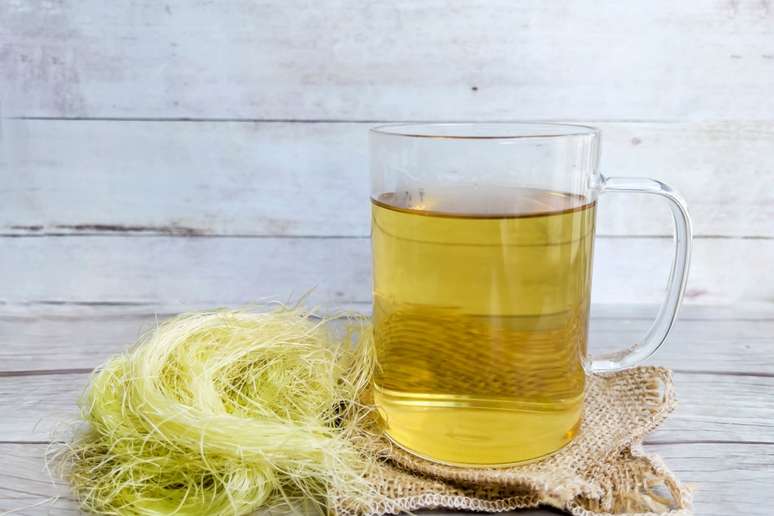 Ch&aacute; de cabelo de milho-verde 