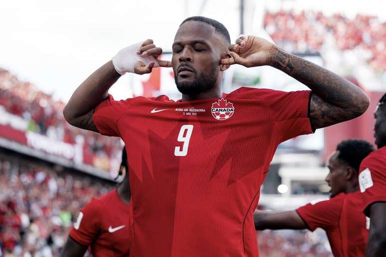 Larin marcou o gol de empate do Canad&aacute; em Toronto &ndash;