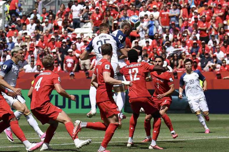 B&oacute;snia e Canad&aacute; fizeram uma partida bastante animada em Toronto nesta sexta-feira (12) &ndash;