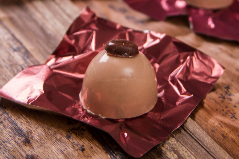 Bombom ao creme trufado de caf&eacute; 