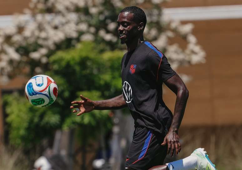 Tim Weah nasceu nos EUA, mas &eacute; filho do craque liberiano George Weah, estrela dos anos 90 &ndash;