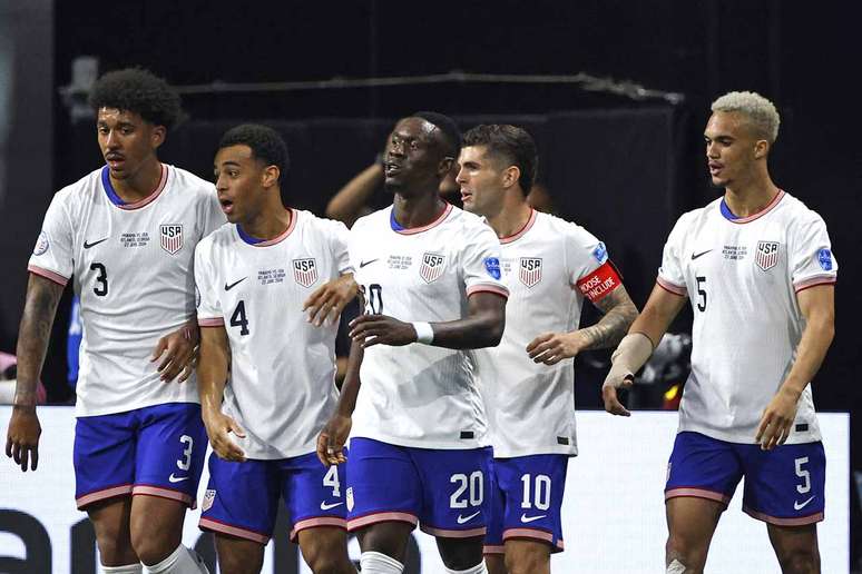 Folarin Balogun (n&uacute;mero 20), filho de nigerianos, comemora um gol contra o Panam&aacute; &ndash;