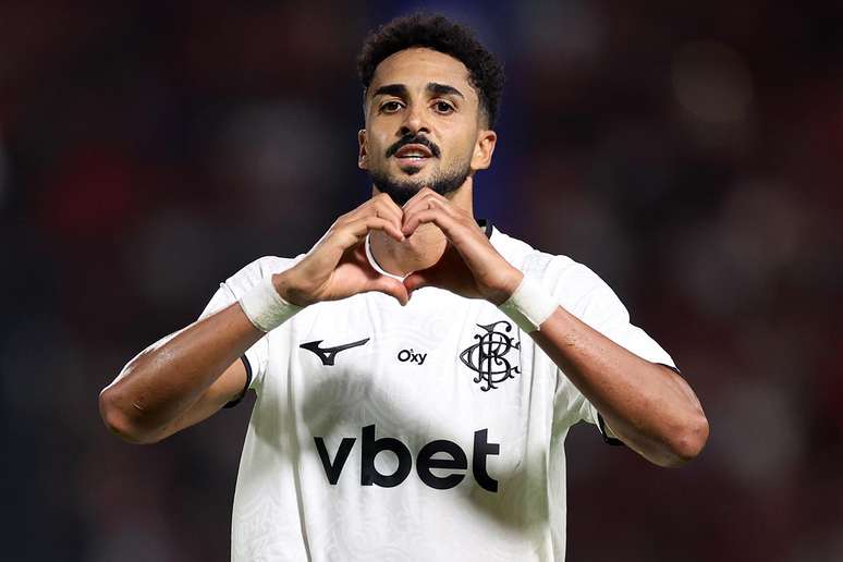 Botafogo s&oacute; utilizou novo uniforme em jogo contra o Caracas (VEN); deu sorte &ndash;