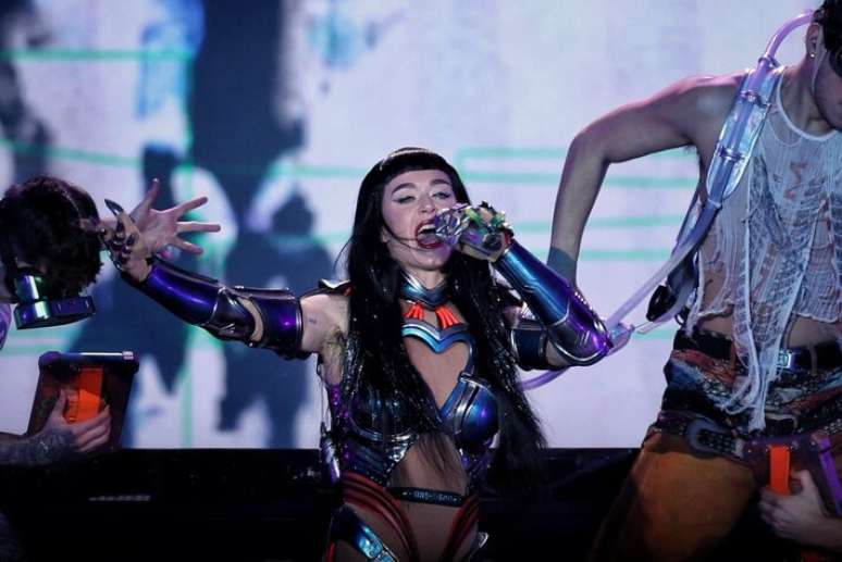 Katy Perry se apresenta na Cerim&ocirc;nia de Abertura da Copa do Mundo nos Estados Unidos.