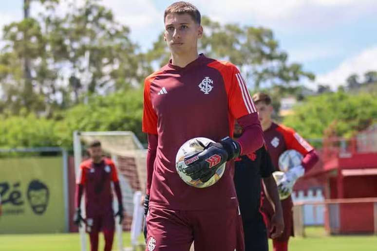 Henrique Menke vira mais uma op&ccedil;&atilde;o para Pezzolano &ndash;