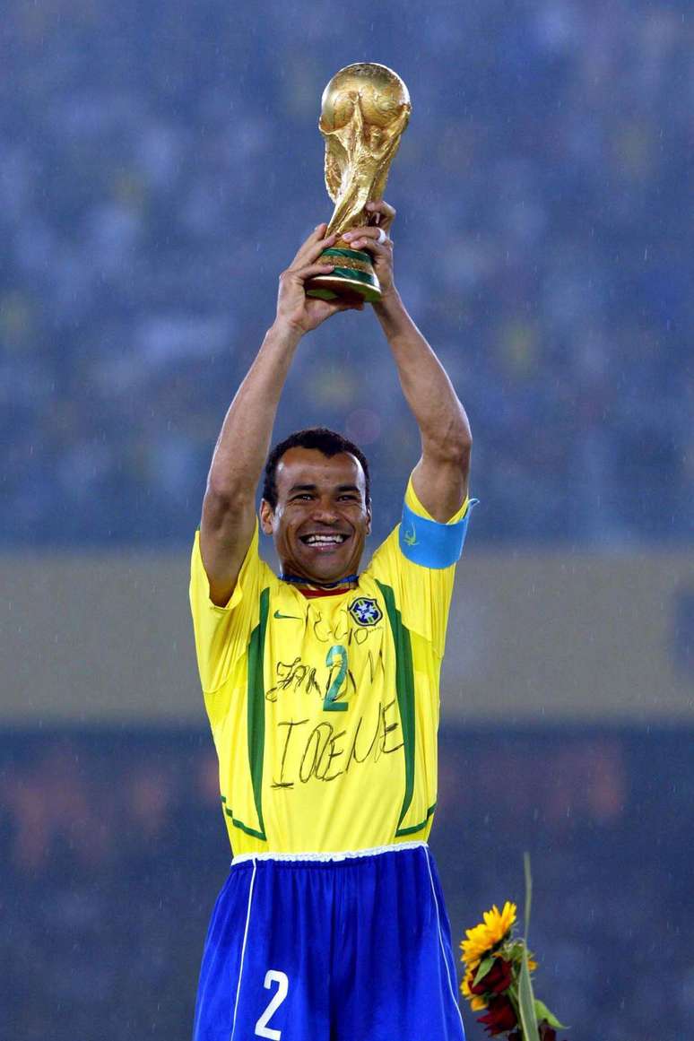 Marcos Evangelista de Morais, ou simplesmente Cafu, o capit&atilde;o do penta