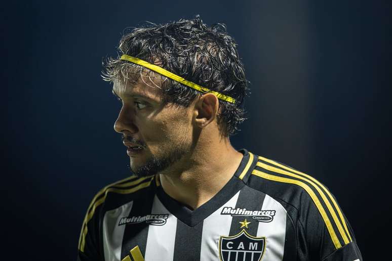 Gustavo Scarpa em a&ccedil;&atilde;o pelo Galo &ndash;