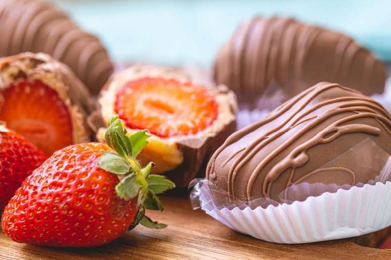 Bombom de morango com chocolate 