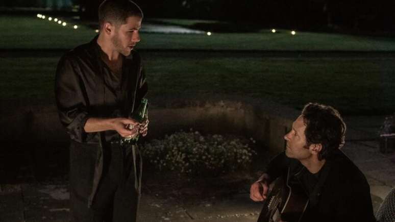 Cena do filme 'Hit para Dois', com Nick Jonas e Paul Rudd