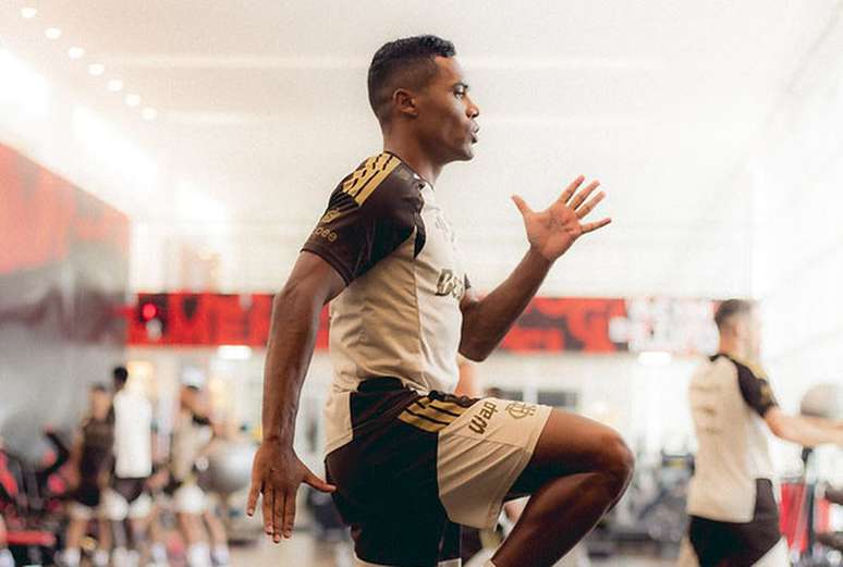 Alex Sandro &eacute; o jogador mais experiente do elenco rubro-negro &ndash;