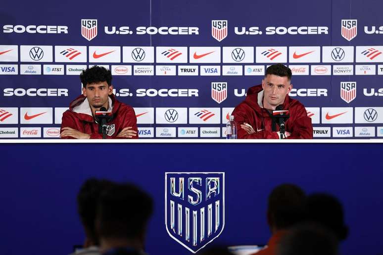 Ricardo Pepi e Matthew Freese, da sele&ccedil;&atilde;o americana de futebol, durante entrevista coletiva na Calif&oacute;rnia, nos Estados Unidos