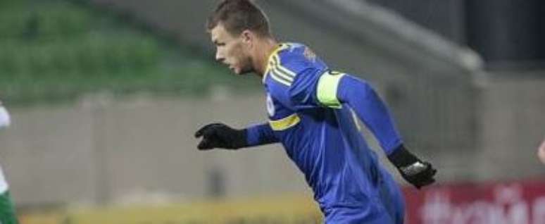 Dzeko em jogo pela B&oacute;snia 