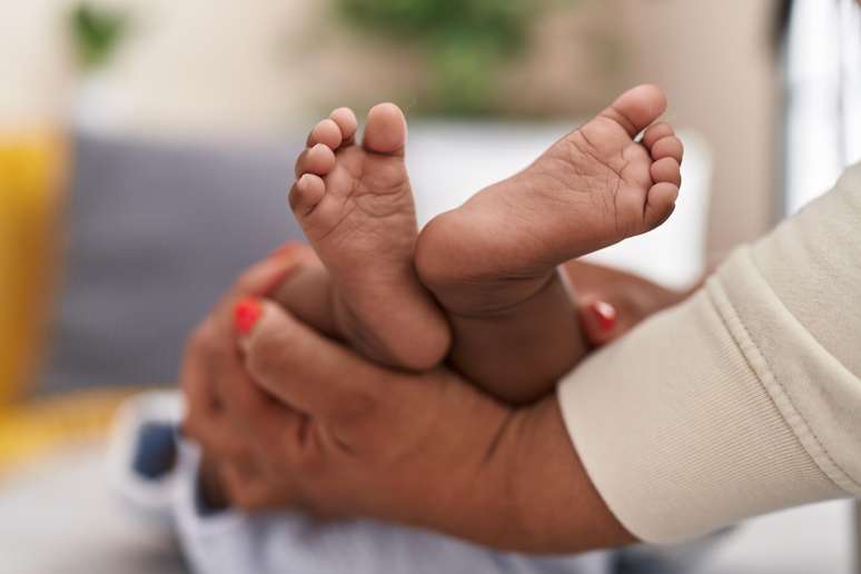 Teste do Pezinho n&atilde;o d&oacute;i e &eacute; feito com beb&ecirc;s dormindo, segundo m&eacute;dica