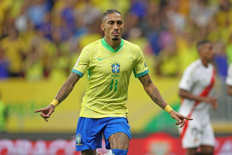 Raphinha comemora gol pela Sele&ccedil;&atilde;o Brasileira