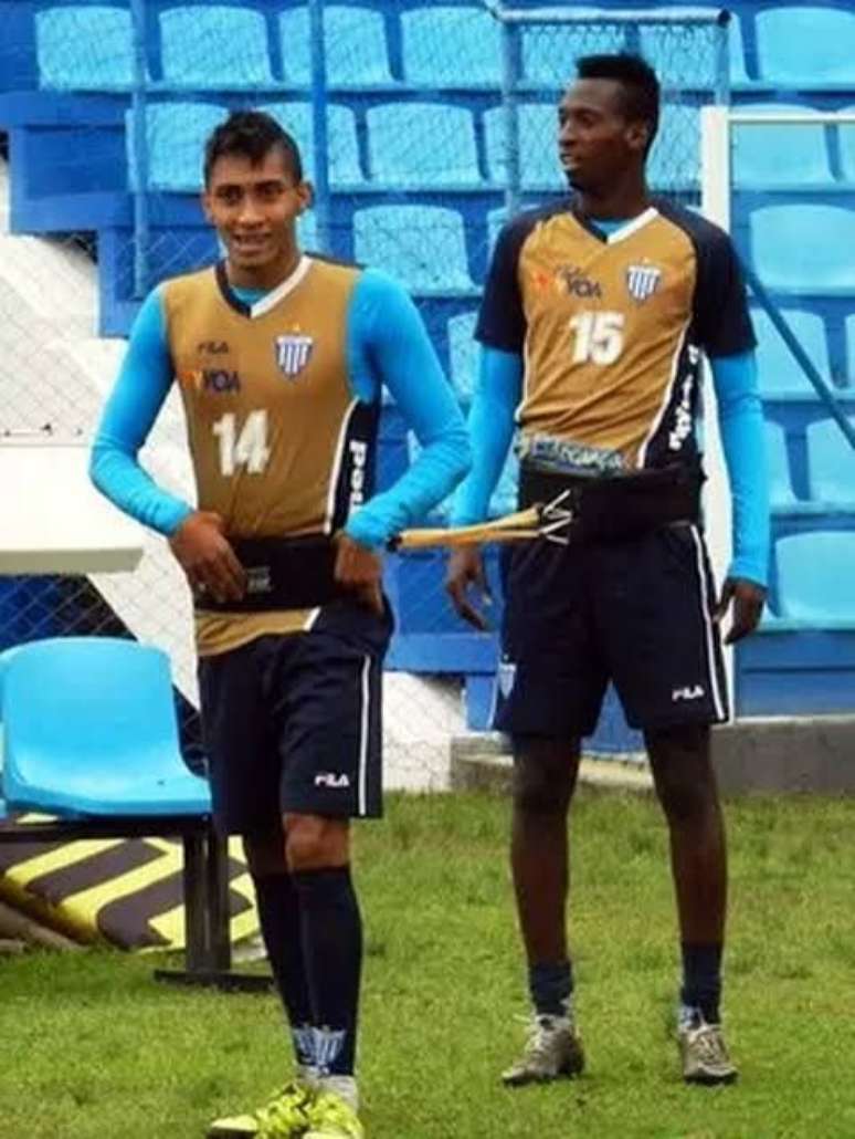 Raphinha e Gabriel Magalh&atilde;es eram companheiros de Avai 