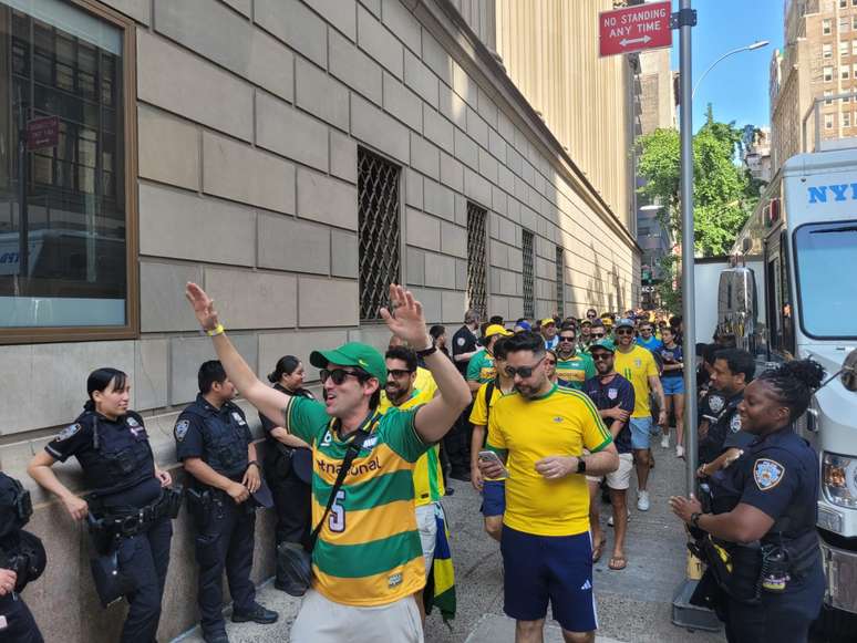 Corredor policial para os brasileiros
