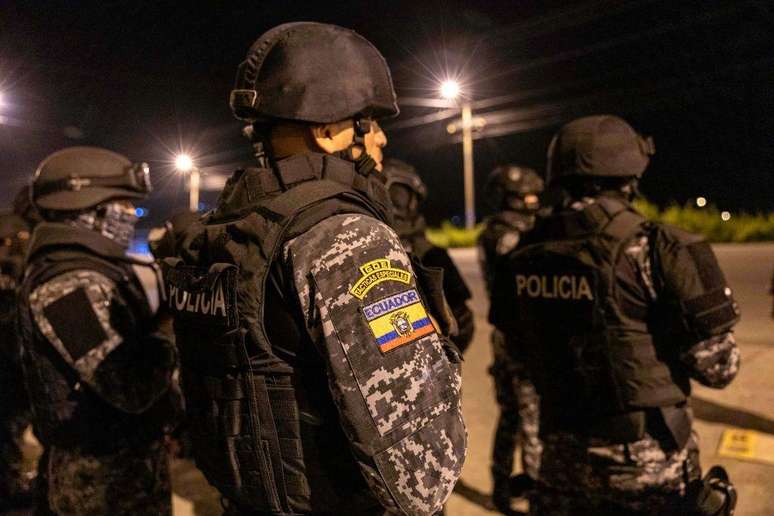 O governo equatoriano mobilizou mais de 75.000 policiais e soldados em quatro das prov&iacute;ncias mais afetadas pela viol&ecirc;ncia no pa&iacute;s