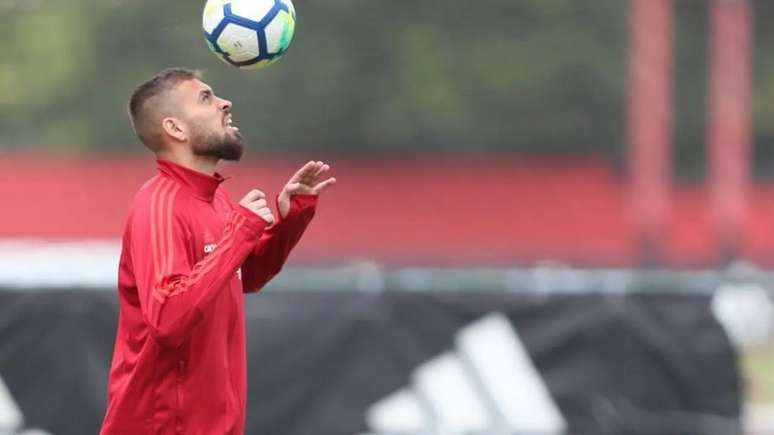 L&eacute;o Duarte &eacute; o primeiro refor&ccedil;o encaminhado pelo Galo &ndash;