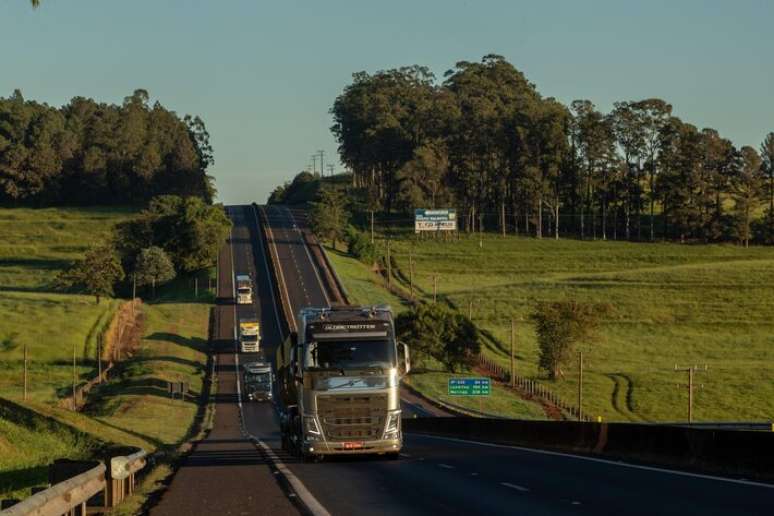 No transporte rodovi&aacute;rio de cargas, 44,6% das empresas possuem vagas abertas |
