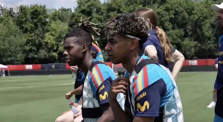 Jogadores da Espanha fazem uso de coletes de gelo durante treinos no Tennessee &ndash;