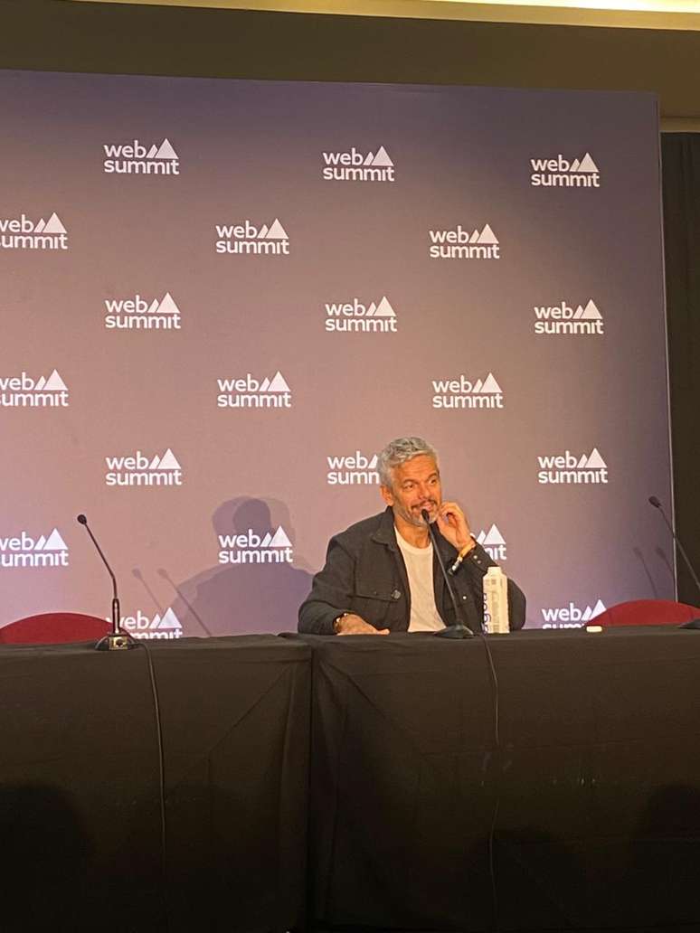 Otaviano Costa durante coletiva no Web Summit Rio 2026 