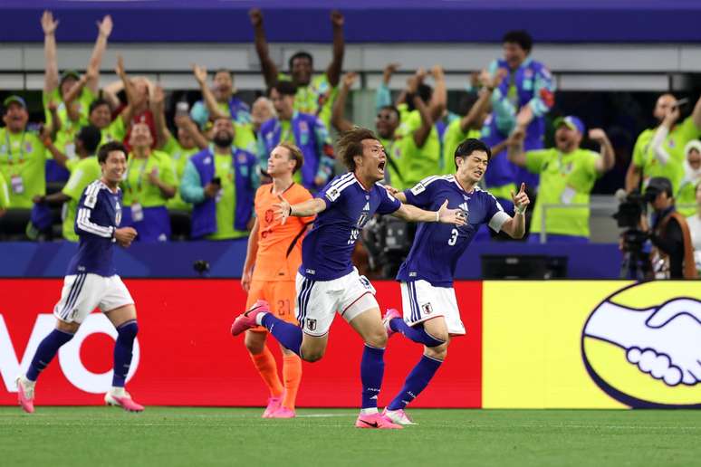 Ogawa comemorando o empate do Jap&atilde;o contra a Holanda 