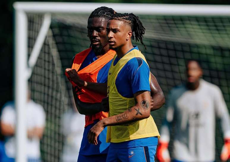 Michael Olise durante treinamento da sele&ccedil;&atilde;o &ndash;