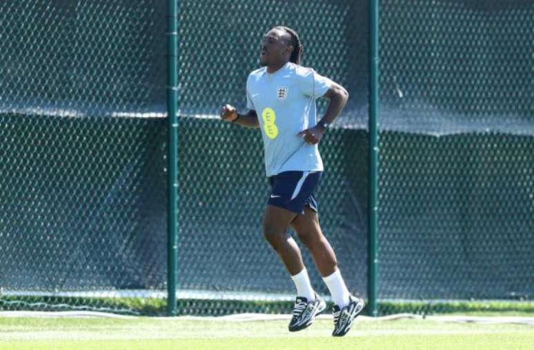 Richard Pelham/Getty Images - Legenda: Eberechi Eze demonstrou personalidade ao comentar sobre cobrar p&ecirc;nalti pela Inglaterra ap&oacute;s erro na Liga dos Campe&otilde;es pelo Arsenal