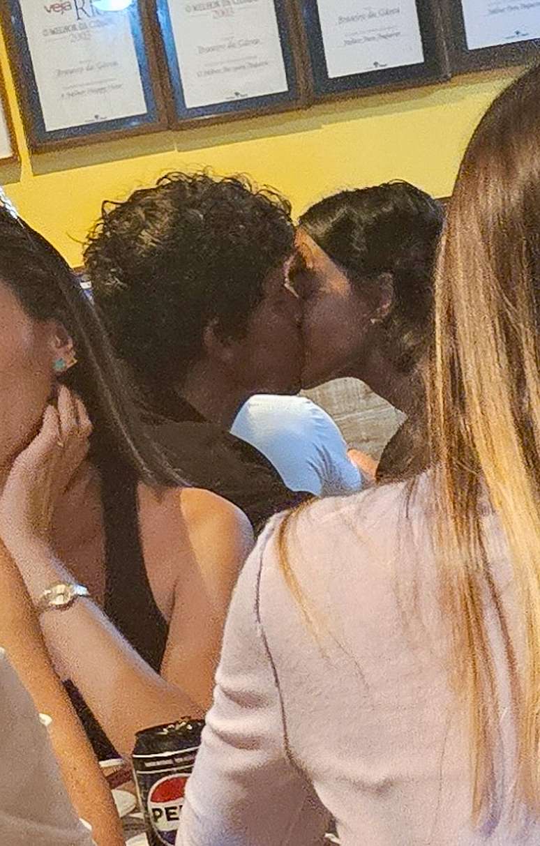 Shawn Mendes e Bruna Marquezine jantam juntos no Rio de Janeiro