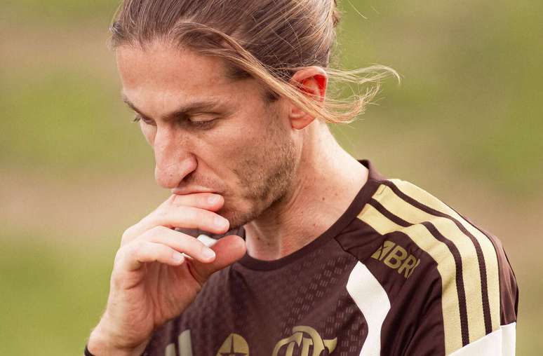 Filipe Lu&iacute;s n&atilde;o resistiu a mau in&iacute;cio de temporada no Flamengo &ndash;