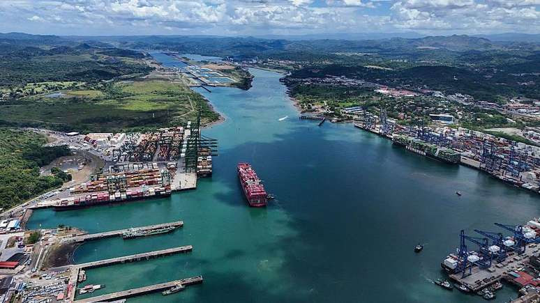 A constru&ccedil;&atilde;o do canal foi conclu&iacute;da em 1914 e ele permaneceu sob controle dos Estados Unidos at&eacute; 1977