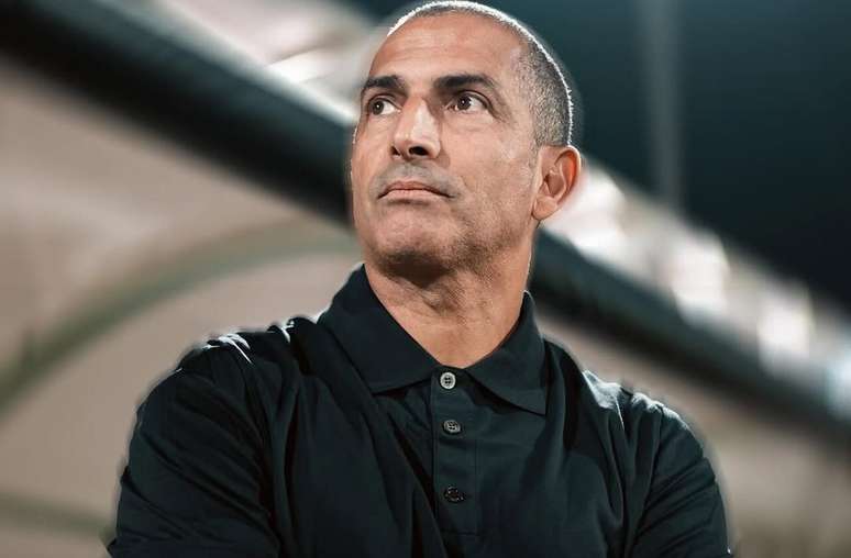 Sabri Lamouchi foi demitido da Tun&iacute;sia ap&oacute;s a derrota na estreia na Copa de 1998 &ndash;