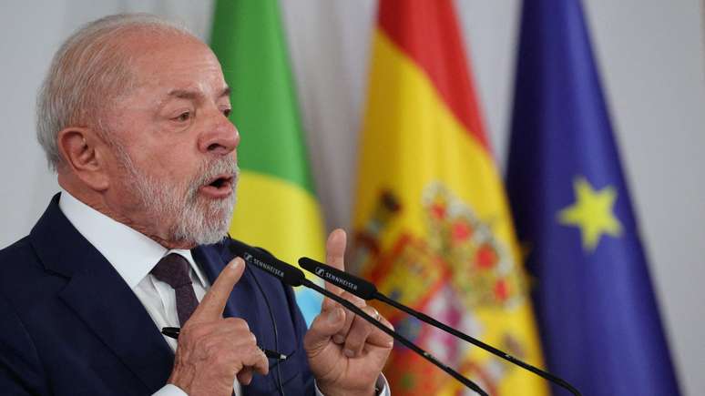 O presidente Lula em Barcelona, na Espanha, onde afirmou que planeja restringir uso de redes sociais por jovens